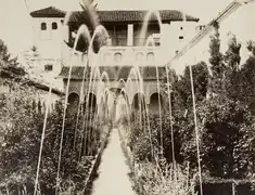 Le patio du Canal (patio de la Acequia) dans les jardins du Généralife, où Blaze retrouve la reine.
