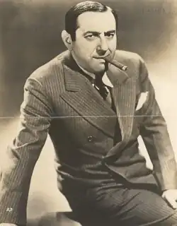 Description de l'image Ernst Lubitsch smoking a cigar.tiff.
