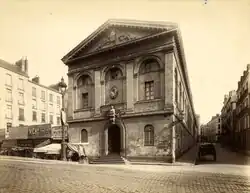 Photographie en sépia de la façade d'entrée du musée Felter à Nantes en 1898.