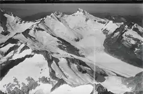 Crête avec successivement le Gauligletscher, l'Ewigschneehorn, le Lauteraarsattel et le Wetterhörner.