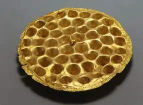 Applique discoïde, âge du bronze.