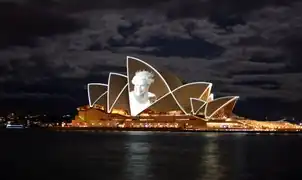 L'opéra illuminé en hommage à la reine Élisabeth II.